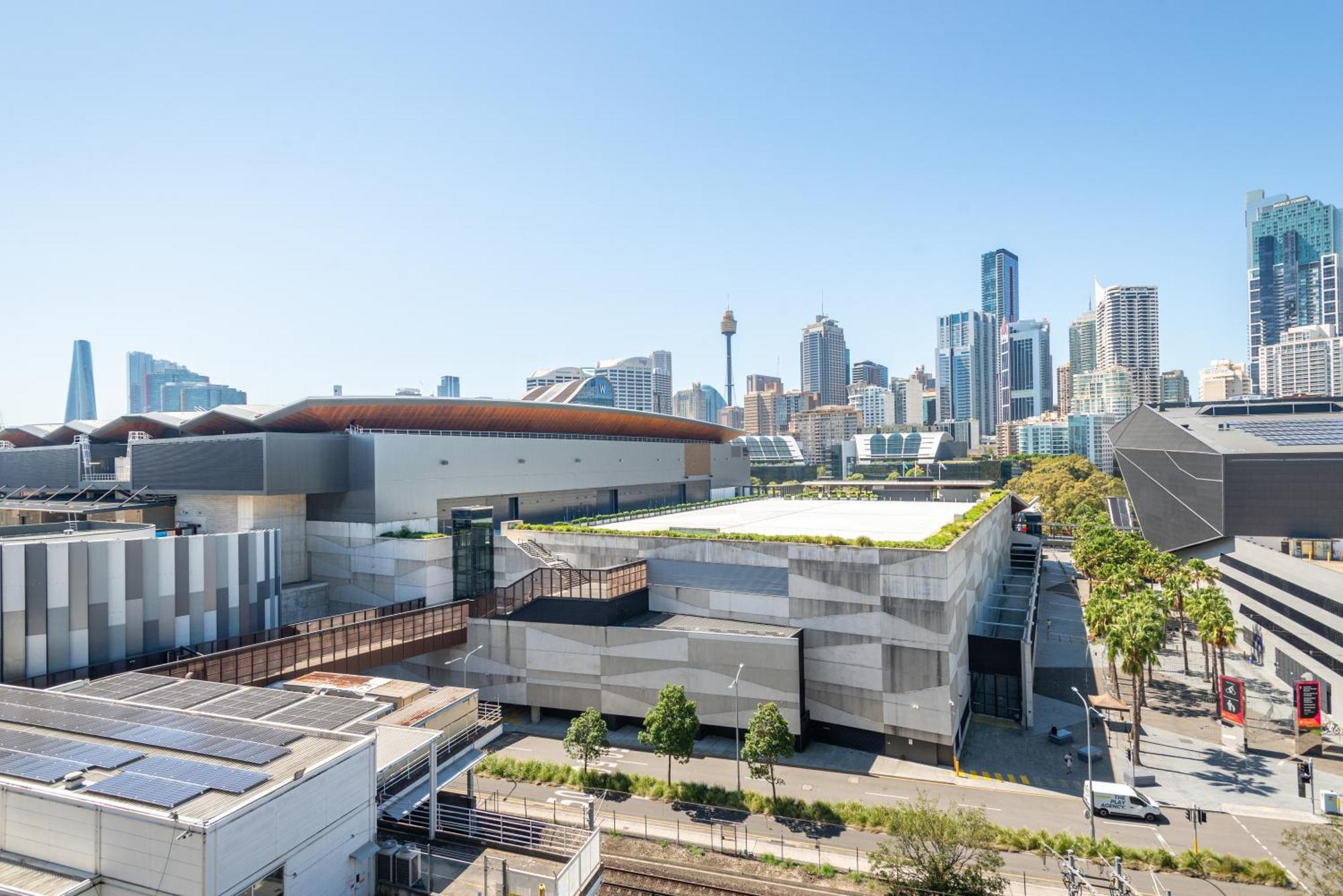 Private 2 Levels Ensuite Darling Harbour Icc Apartment